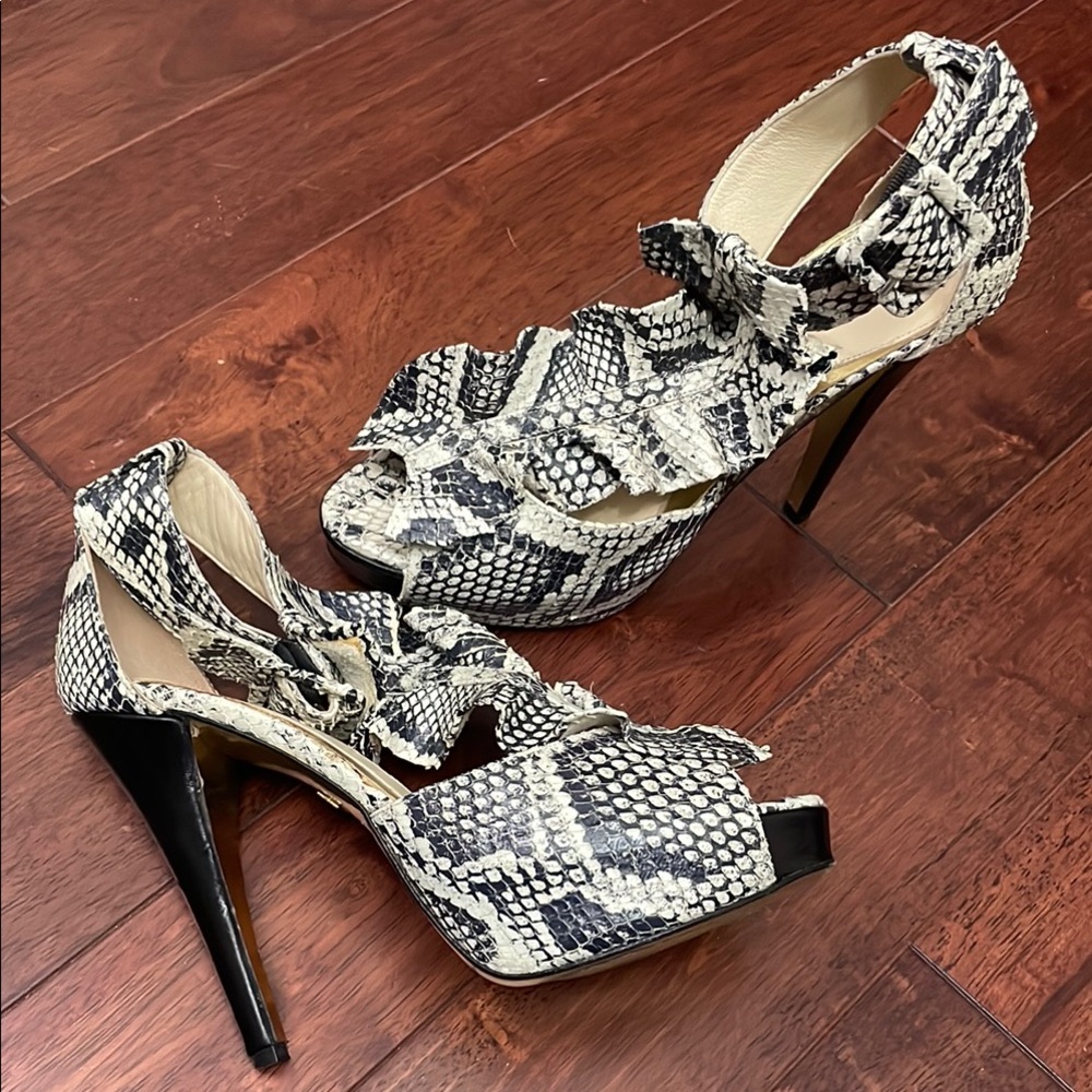 Be & D Italy Python Snake Skin Leather Peep Toe Ruffle T Strap Heels 38.5 US 8.5